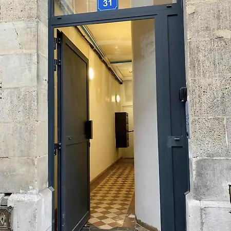 Apartment Contrat Social *